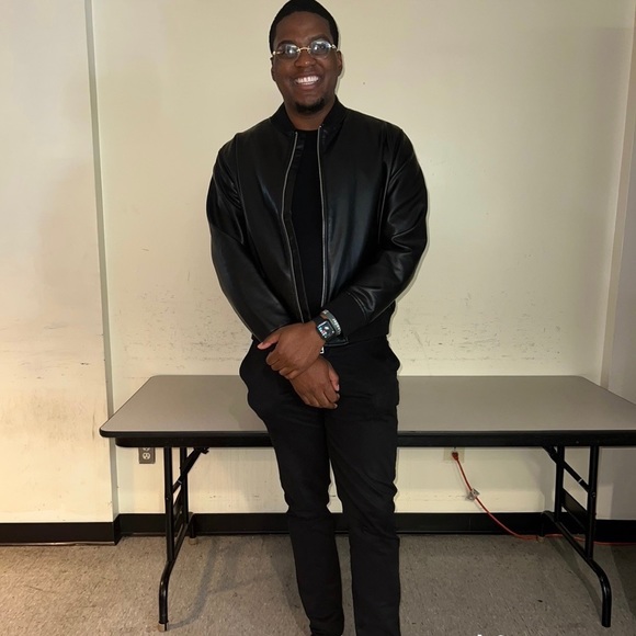 Meet your Posher, Richmond Bradshaw Jr. - Picture 8 of 16